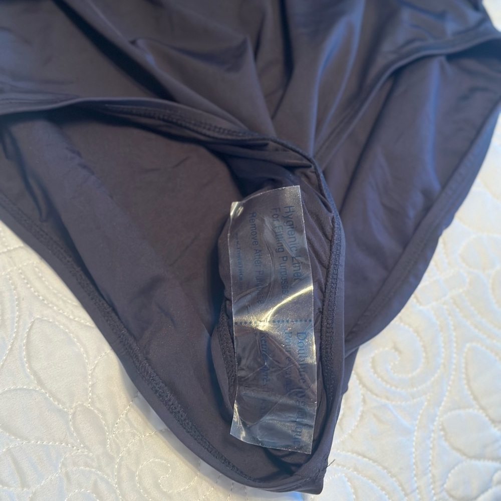- La Blanca black one piece swim suit size 12 - Picture 7 of 10